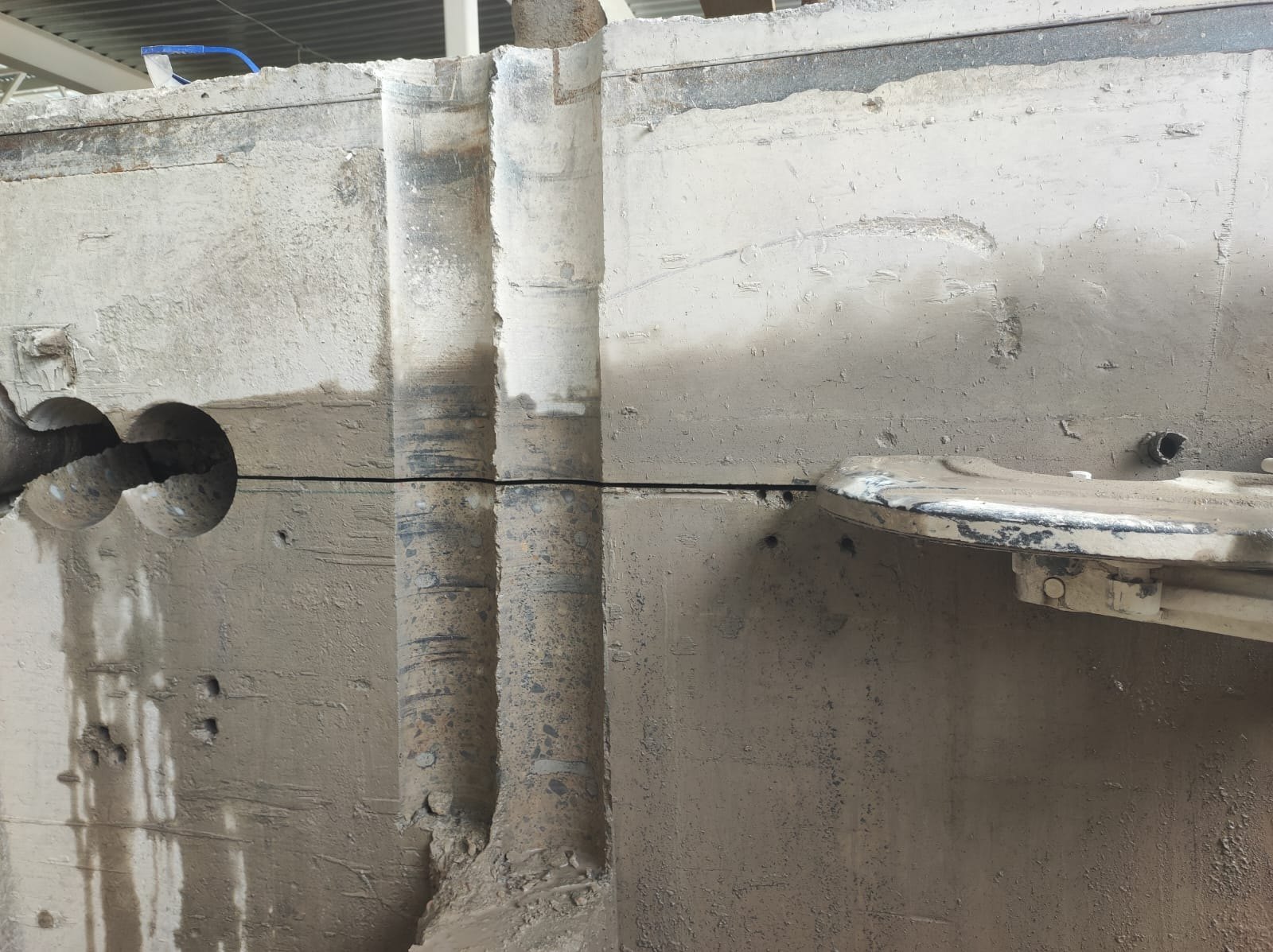 Резка стены по разметке