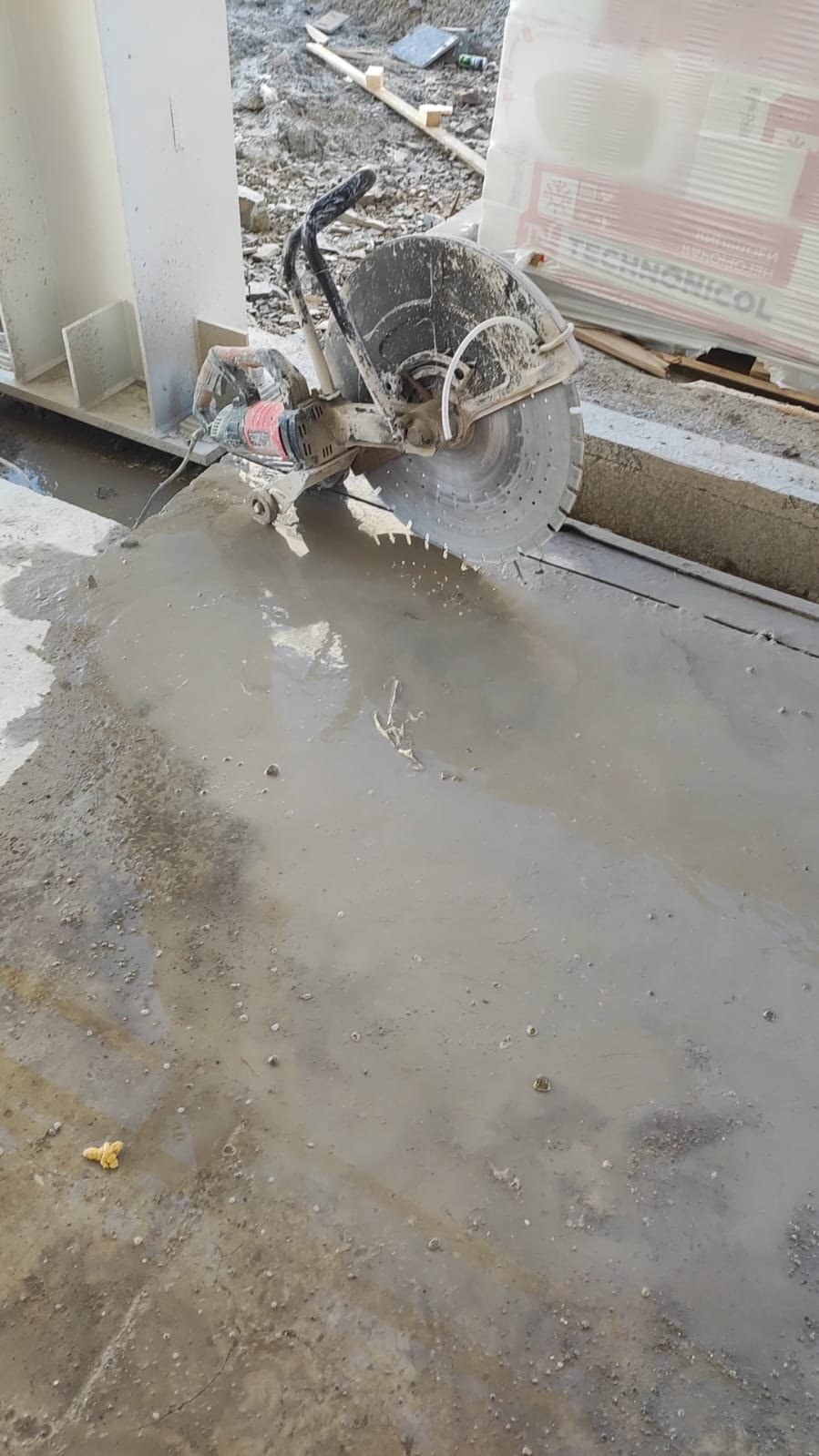 Готовое отверстие под трубу